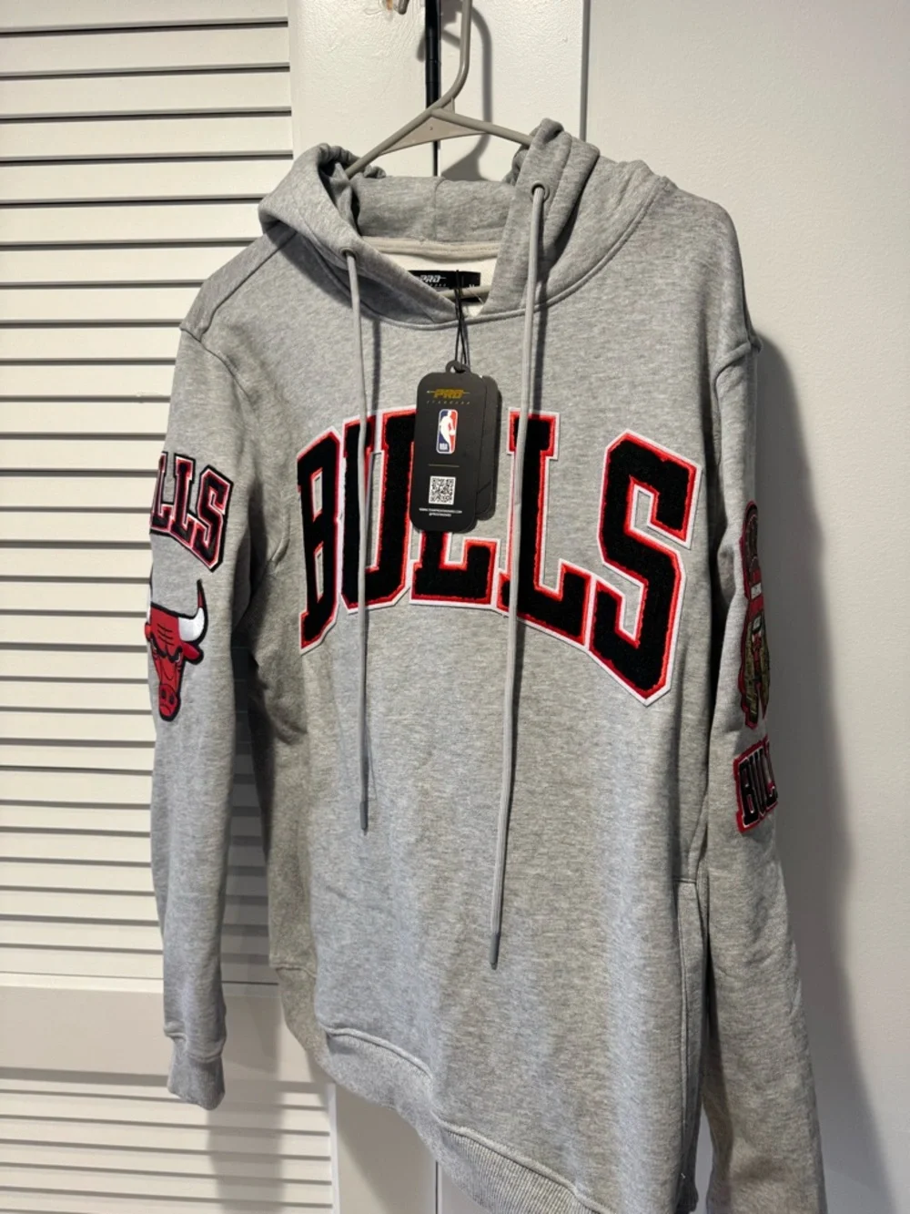 Chicago Bulls Hoodie - Picture 2 of 9